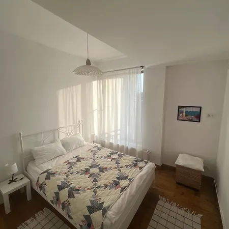Lovely In In Apartment