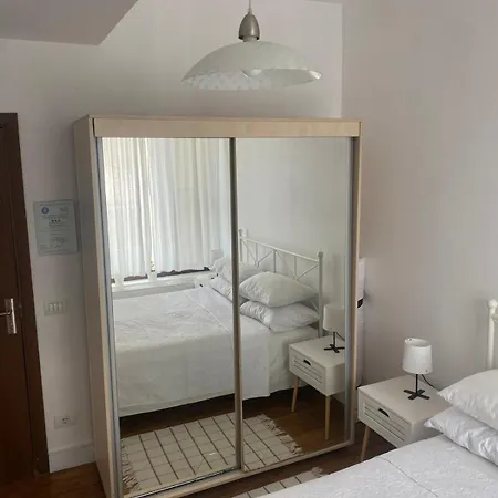 Апартаменти Lovely In In *