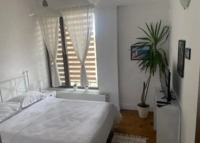 Апартаменти Lovely In In